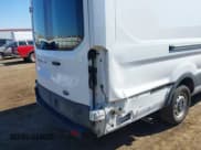 ✅ 2020 Ford Transit Cargo • VIN: 1FTBR3X81LKB60313 • Lot: 43291712. Wystawiony na IAAI z przebiegiem 92 015 mil. Bezpłatny archiwum sprzedaży aukcyjnych z USA i szczegółowy raport historii pojazdu na DreamBid. Zdjęcie 6.