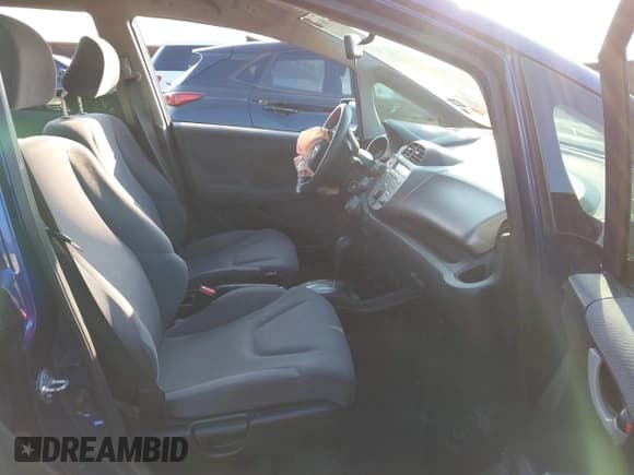 ✅ 2013 Honda Fit • VIN: JHMGE8H31DC059543 • Лот: 43186596. Опубликован ранее на IAAI с пробегом 84 083 миль. Бесплатный доступ к архиву аукционных продаж из США и подробный отчёт об истории автомобиля на DreamBid. Изображение 5.