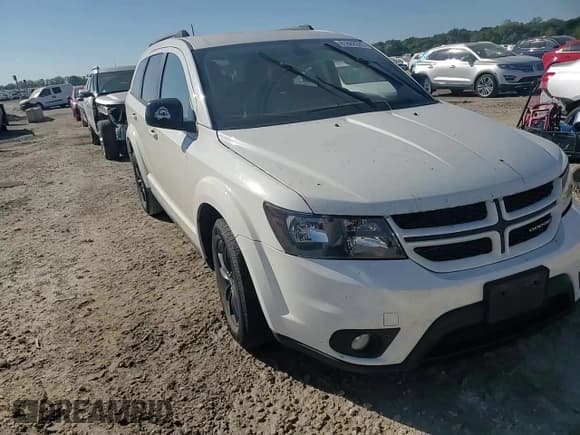 ✅ 2019 Dodge Journey SE • VIN: 3C4PDCBB5KT845628 • Lot: 81862075. Wystawiony na Copart z przebiegiem 52 549 mil. Bezpłatny archiwum sprzedaży aukcyjnych z USA i szczegółowy raport historii pojazdu na DreamBid. Zdjęcie 14.