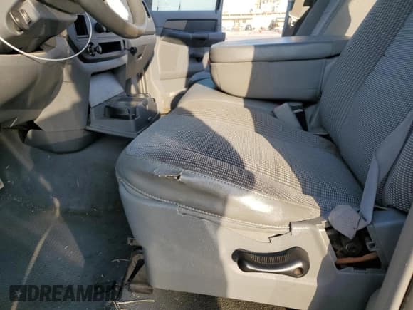 ✅ 2008 Dodge 1500 ST • VIN: 1D7HA18KX8J169577 • Лот: 76152984. Опубликован ранее на Copart с пробегом Не указан. Бесплатный доступ к архиву аукционных продаж из США и подробный отчёт об истории автомобиля на DreamBid. Изображение 7.