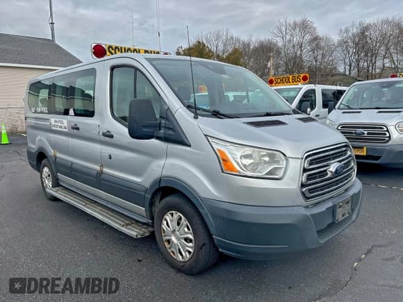 ✅ 2015 Ford Transit XLT • VIN: 1FMZK1ZM8FKB16195 • Lot: 96003585. Wystawiony na Copart z przebiegiem 274 829 mil. Bezpłatny archiwum sprzedaży aukcyjnych z USA i szczegółowy raport historii pojazdu na DreamBid. Zdjęcie 1.
