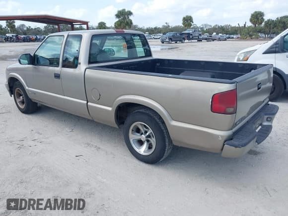 ✅ 2000 Chevrolet S-10 LS • VIN: 1GCCS1942YK156897 • Лот: 41709047. Опубликован ранее на IAAI с пробегом 131 331 миль. Бесплатный доступ к архиву аукционных продаж из США и подробный отчёт об истории автомобиля на DreamBid. Изображение 3.