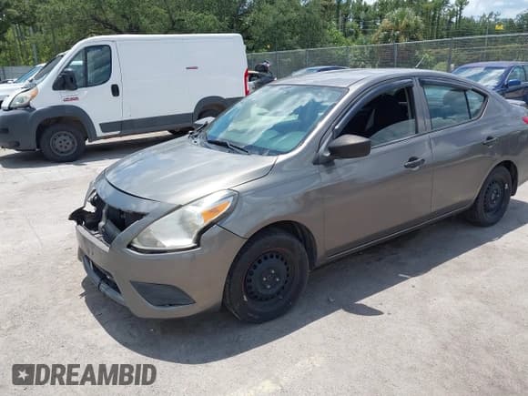 ✅ 2015 Nissan Versa S • VIN: 3N1CN7AP0FL814599 • Лот: 42937295. Опубликован ранее на IAAI с пробегом 167 723 миль. Бесплатный доступ к архиву аукционных продаж из США и подробный отчёт об истории автомобиля на DreamBid. Изображение 2.