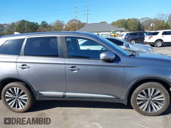 ✅ 2019 Mitsubishi Outlander ES • VIN: JA4AZ3A33KZ003312 • Лот: 43823433. Опубликован ранее на IAAI с пробегом 107 495 миль. Бесплатный доступ к архиву аукционных продаж из США и подробный отчёт об истории автомобиля на DreamBid. Изображение 13.