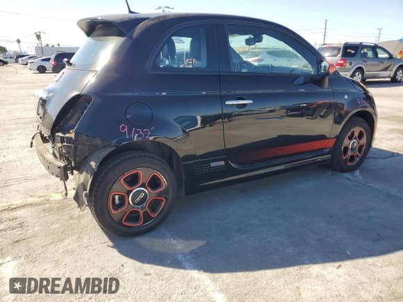 ✅ 2017 FIAT 500e • VIN: 3C3CFFGE6HT549530 • Лот: 89887285. Опубликован ранее на Copart с пробегом 45 192 миль. Бесплатный доступ к архиву аукционных продаж из США и подробный отчёт об истории автомобиля на DreamBid. Изображение 3.