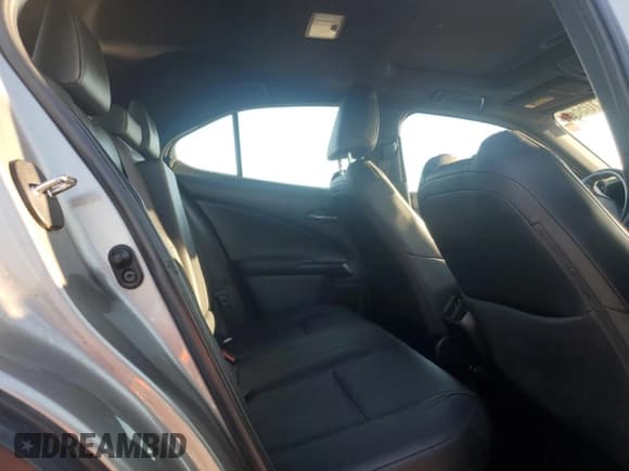 ✅ 2020 Lexus UX 250h • VIN: JTHP9JBHXL2031521 • Лот: 80010565. Опубликован ранее на Copart с пробегом 71 900 миль. Бесплатный доступ к архиву аукционных продаж из США и подробный отчёт об истории автомобиля на DreamBid. Изображение 11.