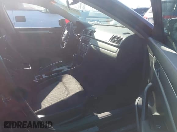 ✅ 2013 Volkswagen Passat S • VIN: 1VWAP7A37DC085454 • Лот: 43835555. Опубликован ранее на IAAI с пробегом 171 496 миль. Бесплатный доступ к архиву аукционных продаж из США и подробный отчёт об истории автомобиля на DreamBid. Изображение 3.