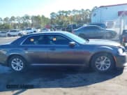 ✅ 2015 Chrysler 300 Limited • VIN: 2C3CCAAG1FH898994 • Lot: 43698221. Wystawiony na IAAI z przebiegiem 142 670 mil. Bezpłatny archiwum sprzedaży aukcyjnych z USA i szczegółowy raport historii pojazdu na DreamBid. Zdjęcie 13.