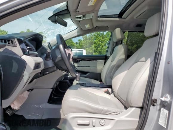 ✅ 2024 Honda Odyssey Touring • VIN: 5FNRL6H89RB030298 • Lot: 67207575. Listed on Copart with 17,145 mi. Free auction sales archive from the USA and detailed vehicle history report at DreamBid. Image 7.