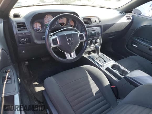 ✅ 2012 Dodge Challenger SXT • VIN: 2C3CDYAGXCH170592 • Lot: 45268205. Wystawiony na Copart z przebiegiem 144 230 mil. Bezpłatny archiwum sprzedaży aukcyjnych z USA i szczegółowy raport historii pojazdu na DreamBid. Zdjęcie 8.