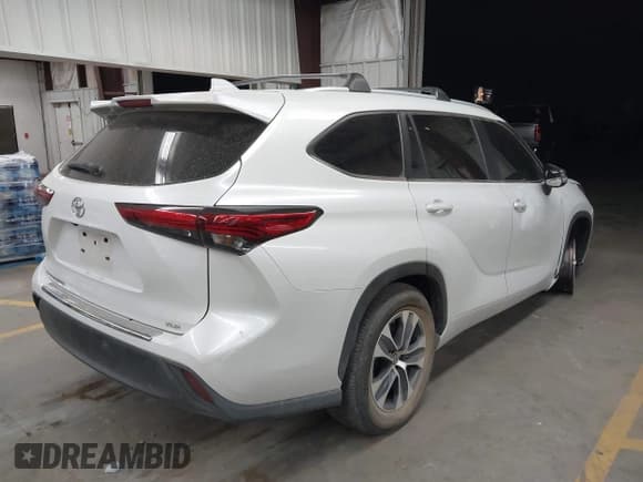 ✅ 2023 Toyota Highlander Platinum • VIN: 5TDKDRAH6PS003112 • Lot: 43111925. Wystawiony na IAAI z przebiegiem 33 641 mil. Bezpłatny archiwum sprzedaży aukcyjnych z USA i szczegółowy raport historii pojazdu na DreamBid. Zdjęcie 4.