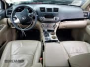 ✅ 2011 Toyota Highlander • VIN: 5TDBK3EH5BS081693 • Лот: 89641795. Опубликован ранее на Copart с пробегом Не указан. Бесплатный доступ к архиву аукционных продаж из США и подробный отчёт об истории автомобиля на DreamBid. Изображение 8.