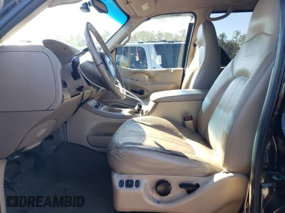 ✅ 2000 Ford Expedition Eddie Bauer • VIN: 1FMRU1768YLB09789 • Lot: 45374275. Listed on Copart with 238,011 mi. Free auction sales archive from the USA and detailed vehicle history report at DreamBid. Image 7.