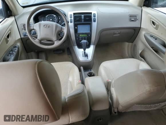 2006 Hyundai Tucson GLS z VIN KM8JN72D16U421074, wystawiony jako Copart lot #76521304 z przebiegiem 120 172 mil mil oraz Szkoda całkowita • Salvage title. Historia ofert i sprzedaży dostępna na DreamBid. Obrazek 8.