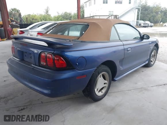 ✅ 1996 Ford Mustang • VIN: 1FALP4446TF220649 • Lot: 43878632. Wystawiony na IAAI z przebiegiem 88 647 mil. Bezpłatny archiwum sprzedaży aukcyjnych z USA i szczegółowy raport historii pojazdu na DreamBid. Zdjęcie 4.