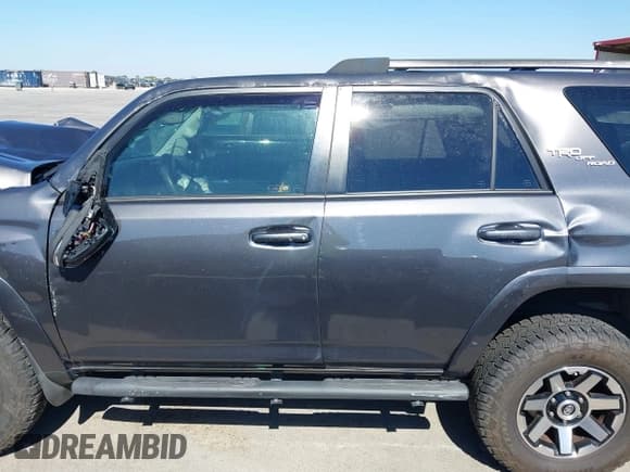 ✅ 2017 Toyota 4Runner TRD Pro • VIN: JTEBU5JR2H5432798 • Lot: 43444504. Listed on IAAI with 121,902 mi. Free auction sales archive from the USA and detailed vehicle history report at DreamBid. Image 14.