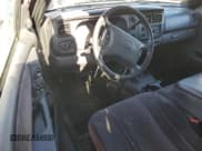 ✅ 2000 Dodge Dakota Sport • VIN: 1B7GG22NXYS641543 • Lot: 79862634. Wystawiony na Copart z przebiegiem 224 750 mil. Bezpłatny archiwum sprzedaży aukcyjnych z USA i szczegółowy raport historii pojazdu na DreamBid. Zdjęcie 8.