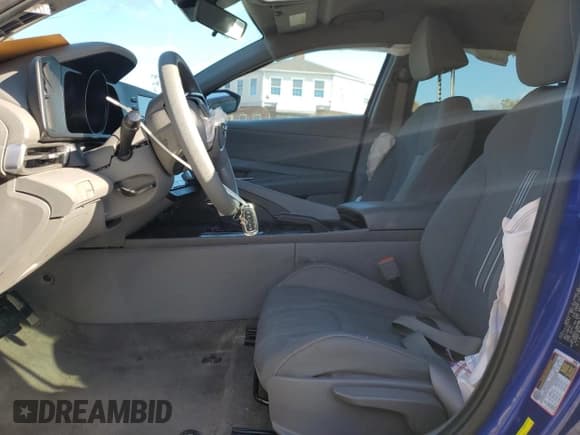 ✅ 2022 Hyundai Elantra SEL • VIN: KMHLM4AG8NU307142 • Lot: 90085465. Listed on Copart with 51,292 mi. Free auction sales archive from the USA and detailed vehicle history report at DreamBid. Image 7.