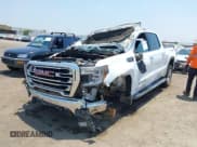 ✅ 2022 GMC Sierra 1500 SLT • VIN: 3GTU9DED5NG161022 • Лот: 42746760. Опубликован ранее на IAAI с пробегом 77 157 миль. Бесплатный доступ к архиву аукционных продаж из США и подробный отчёт об истории автомобиля на DreamBid. Изображение 2.