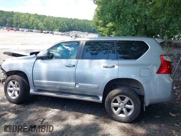 ✅ 2013 Lexus GX 460 • VIN: JTJBM7FX6D5060476 • Lot: 42629191. Wystawiony na IAAI z przebiegiem 331 385 mil. Bezpłatny archiwum sprzedaży aukcyjnych z USA i szczegółowy raport historii pojazdu na DreamBid. Zdjęcie 13.