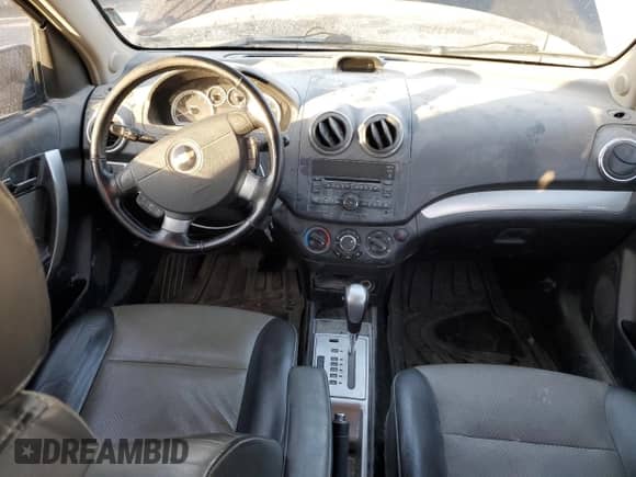 2009 Chevrolet Aveo 2LT z VIN KL1TG56EX9B384998, wystawiony jako Copart lot #85990434 z przebiegiem Nie podano mil oraz Szkoda całkowita • Salvage title. Historia ofert i sprzedaży dostępna na DreamBid. Obrazek 8.