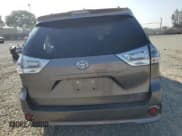 ✅ 2019 Toyota Sienna SE • VIN: 5TDXZ3DC2KS974301 • Lot: 67789565. Wystawiony na Copart z przebiegiem Nie podano. Bezpłatny archiwum sprzedaży aukcyjnych z USA i szczegółowy raport historii pojazdu na DreamBid. Zdjęcie 6.