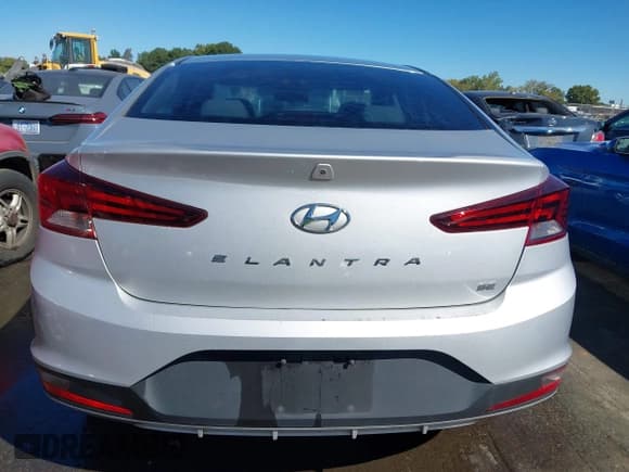 ✅ 2019 Hyundai Elantra SE • VIN: 5NPD74LF4KH449031 • Lot: 43427089. Listed on IAAI with 88,127 mi. Free auction sales archive from the USA and detailed vehicle history report at DreamBid. Image 16.
