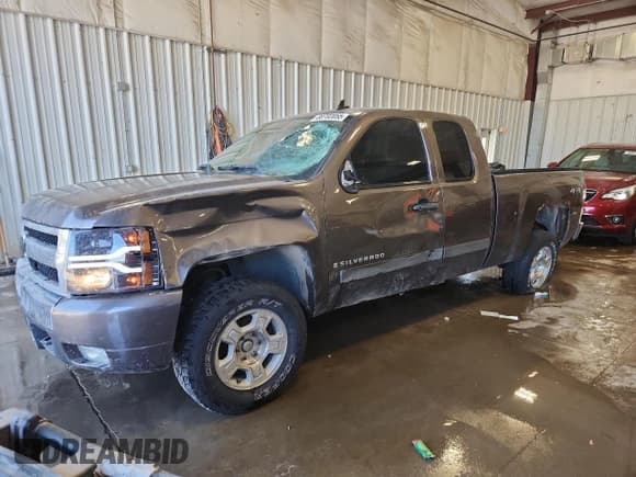 ✅ 2007 Chevrolet Silverado 1500 1LT • VIN: 2GCEK190771732620 • Lot: 80702055. Listed on Copart with 180,512 mi. Free auction sales archive from the USA and detailed vehicle history report at DreamBid. Image 1.