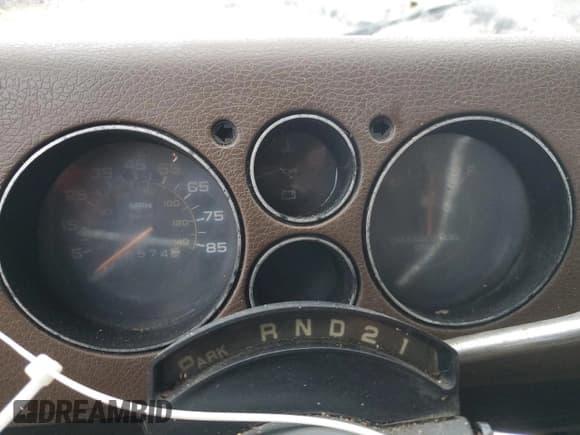 ✅ 1986 Chevrolet Chevy Van • VIN: 1GCEG25N0G7172290 • Лот: 84010474. Опубликован ранее на Copart с пробегом 90 574 миль. Бесплатный доступ к архиву аукционных продаж из США и подробный отчёт об истории автомобиля на DreamBid. Изображение 9.