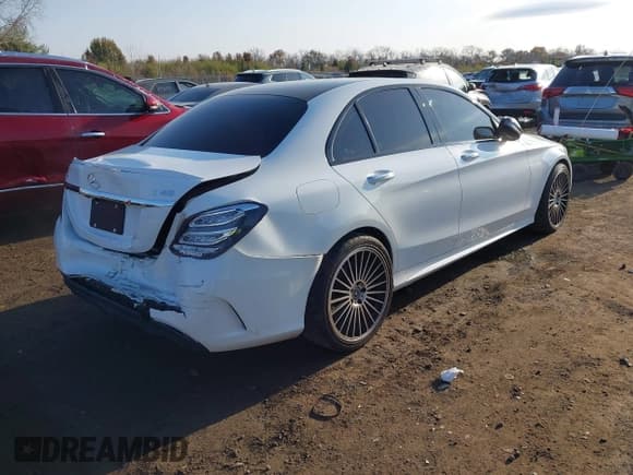 ✅ 2017 Mercedes-Benz C 43 AMG • VIN: 55SWF6EB6HU181431 • Lot: 43687971. Wystawiony na IAAI z przebiegiem 105 695 mil. Bezpłatny archiwum sprzedaży aukcyjnych z USA i szczegółowy raport historii pojazdu na DreamBid. Zdjęcie 4.