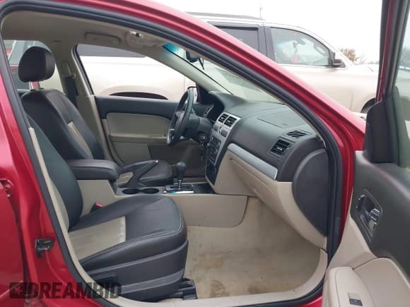 ✅ 2008 Mercury Milan Premier • VIN: 3MEHM08ZX8R665380 • Lot: 41505536. Wystawiony na IAAI z przebiegiem 73 072 mil. Bezpłatny archiwum sprzedaży aukcyjnych z USA i szczegółowy raport historii pojazdu na DreamBid. Zdjęcie 5.