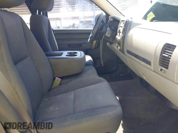 ✅ 2012 Chevrolet Silverado 1500 LS • VIN: 1GCRCREAXCZ122014 • Lot: 43258193. Wystawiony na IAAI z przebiegiem 114 935 mil. Bezpłatny archiwum sprzedaży aukcyjnych z USA i szczegółowy raport historii pojazdu na DreamBid. Zdjęcie 5.