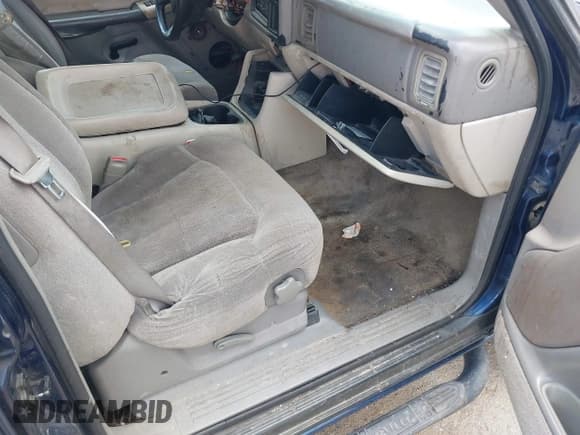 ✅ 2000 Chevrolet Suburban LS • VIN: 3GNFK16T3YG100815 • Лот: 42900699. Опубликован ранее на IAAI с пробегом 311 795 миль. Бесплатный доступ к архиву аукционных продаж из США и подробный отчёт об истории автомобиля на DreamBid. Изображение 5.