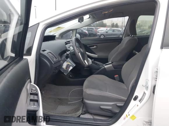 ✅ 2014 Toyota Prius • VIN: JTDKN3DP3E3057821 • Lot: 41880152. Listed on IAAI with 84,000 mi. Free auction sales archive from the USA and detailed vehicle history report at DreamBid. Image 5.