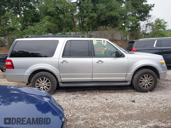 ✅ 2013 Ford Expedition Max XLT • VIN: 1FMJK1J58DEF01091 • Лот: 42674050. Опубликован ранее на IAAI с пробегом 220 402 миль. Бесплатный доступ к архиву аукционных продаж из США и подробный отчёт об истории автомобиля на DreamBid. Изображение 13.