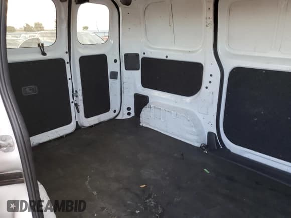 ✅ 2020 Nissan NV200 SV • VIN: 3N6CM0KN8LK701339 • Лот: 82422545. Опубликован ранее на Copart с пробегом 230 999 миль. Бесплатный доступ к архиву аукционных продаж из США и подробный отчёт об истории автомобиля на DreamBid. Изображение 11.