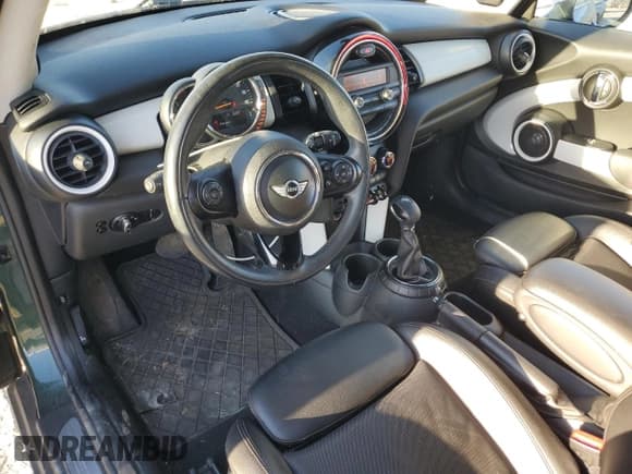 ✅ 2015 MINI Hardtop • VIN: WMWXM5C55F2A94753 • Лот: 92264875. Опубликован ранее на Copart с пробегом 140 230 миль. Бесплатный доступ к архиву аукционных продаж из США и подробный отчёт об истории автомобиля на DreamBid. Изображение 8.