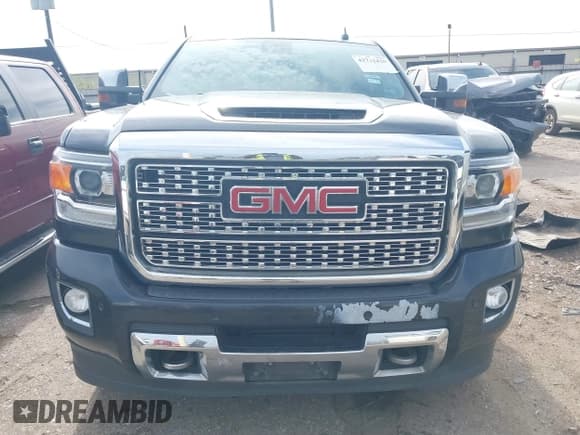 ✅ 2018 GMC Sierra 2500HD Denali • VIN: 1GT12UEY9JF257743 • Лот: 42712425. Опубликован ранее на IAAI с пробегом Не указан. Бесплатный доступ к архиву аукционных продаж из США и подробный отчёт об истории автомобиля на DreamBid. Изображение 12.