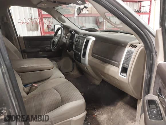 ✅ 2009 Dodge 1500 TRX • VIN: 1D3HV18P09S803945 • Lot: 41465266. Wystawiony na IAAI z przebiegiem 277 671 mil. Bezpłatny archiwum sprzedaży aukcyjnych z USA i szczegółowy raport historii pojazdu na DreamBid. Zdjęcie 5.