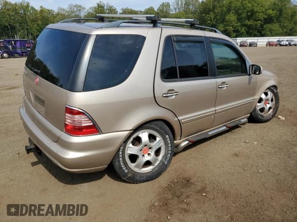 ✅ 2003 Mercedes-Benz M 320 • VIN: 4JGAB54E63A401063 • Лот: 83886535. Опубликован ранее на Copart с пробегом 232 295 миль. Бесплатный доступ к архиву аукционных продаж из США и подробный отчёт об истории автомобиля на DreamBid. Изображение 3.