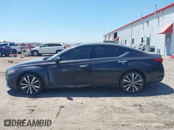 ✅ 2019 Nissan Altima Platinum • VIN: 1N4BL4FV7KC150933 • Лот: 42202715. Опубликован ранее на IAAI с пробегом 77 912 миль. Бесплатный доступ к архиву аукционных продаж из США и подробный отчёт об истории автомобиля на DreamBid. Изображение 14.