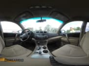 ✅ 2010 Toyota Highlander Sport • VIN: 5TDXK3EH4AS003555 • Lot: 42219422. Wystawiony na IAAI z przebiegiem 209 916 mil. Bezpłatny archiwum sprzedaży aukcyjnych z USA i szczegółowy raport historii pojazdu na DreamBid. Zdjęcie 18.