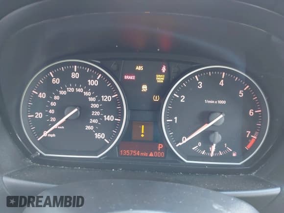 ✅ 2013 BMW 1 Series 128i • VIN: WBAUP9C52DVS94371 • Lot: 43637948. Wystawiony na IAAI z przebiegiem 135 754 mil. Bezpłatny archiwum sprzedaży aukcyjnych z USA i szczegółowy raport historii pojazdu na DreamBid. Zdjęcie 7.