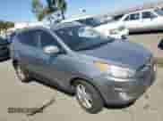 2013 Hyundai Tucson GLS z VIN KM8JU3AC6DU602057, wystawiony jako Copart lot #68757024 z przebiegiem 135 062 mil mil oraz Szkoda całkowita • Salvage title. Historia ofert i sprzedaży dostępna na DreamBid. Obrazek 4.