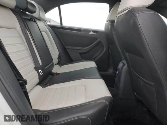 ✅ 2015 Volkswagen Jetta SE • VIN: 3VWD17AJ3FM344522 • Лот: 49904925. Опубликован ранее на Copart с пробегом 160 310 миль. Бесплатный доступ к архиву аукционных продаж из США и подробный отчёт об истории автомобиля на DreamBid. Изображение 10.