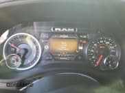 ✅ 2022 Ram 1500 Laramie • VIN: 1C6SRFJM9NN168465 • Lot: 47210475. Wystawiony na Copart z przebiegiem 54 764 mil. Bezpłatny archiwum sprzedaży aukcyjnych z USA i szczegółowy raport historii pojazdu na DreamBid. Zdjęcie 9.