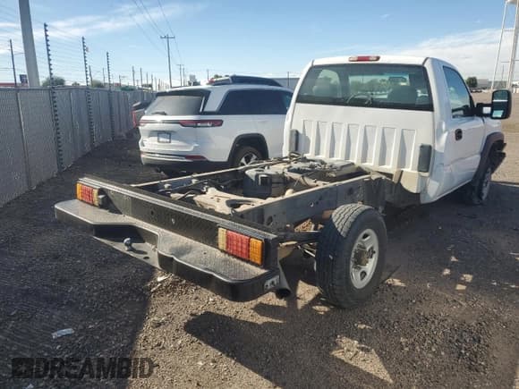 ✅ 2007 Chevrolet Silverado 2500HD Work Truck • VIN: 1GBHC24U47E167966 • Лот: 82708795. Опубликован ранее на Copart с пробегом Не указан. Бесплатный доступ к архиву аукционных продаж из США и подробный отчёт об истории автомобиля на DreamBid. Изображение 3.