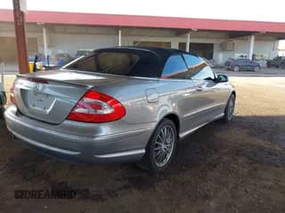 ✅ 2005 Mercedes-Benz CLK 500 • VIN: WDBTK75J55F148360 • Lot: 43685518. Wystawiony na IAAI z przebiegiem 118 849 mil. Bezpłatny archiwum sprzedaży aukcyjnych z USA i szczegółowy raport historii pojazdu na DreamBid. Zdjęcie 4.
