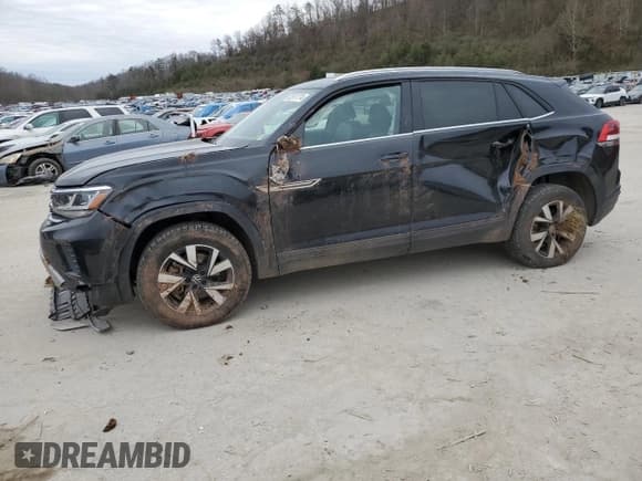 ✅ 2023 Volkswagen Atlas SE • VIN: 1V2LC2CA4PC227994 • Lot: 82517774. Listed on Copart with 22,375 mi. Free auction sales archive from the USA and detailed vehicle history report at DreamBid. Image 1.