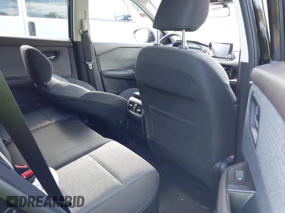 ✅ 2021 Nissan Rogue SV • VIN: JN8AT3BB8MW214494 • Lot: 43070179. Wystawiony na IAAI z przebiegiem 35 377 mil. Bezpłatny archiwum sprzedaży aukcyjnych z USA i szczegółowy raport historii pojazdu na DreamBid. Zdjęcie 8.